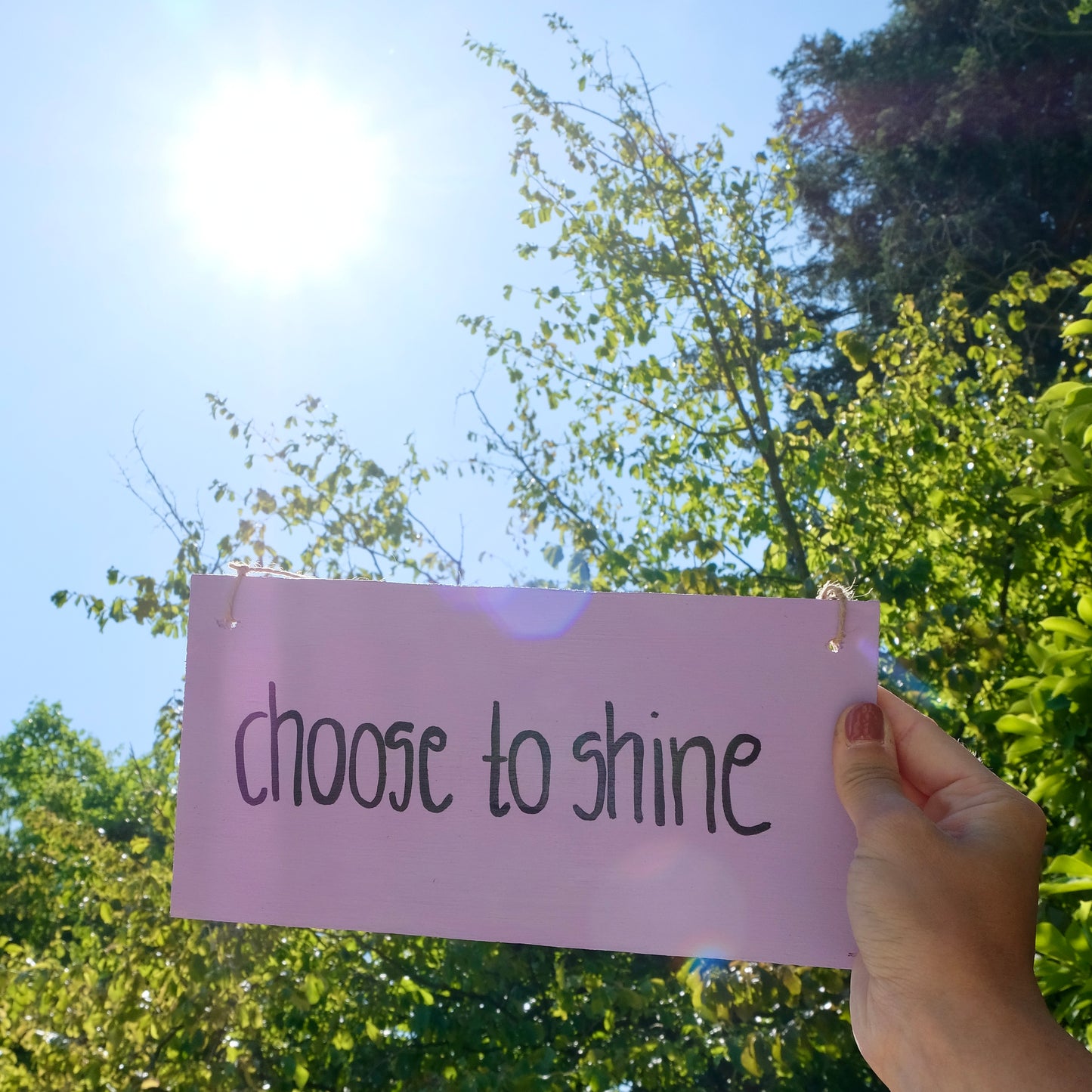 Einzigartiges Dekoschild aus Holz mit inspirierendem Spruch